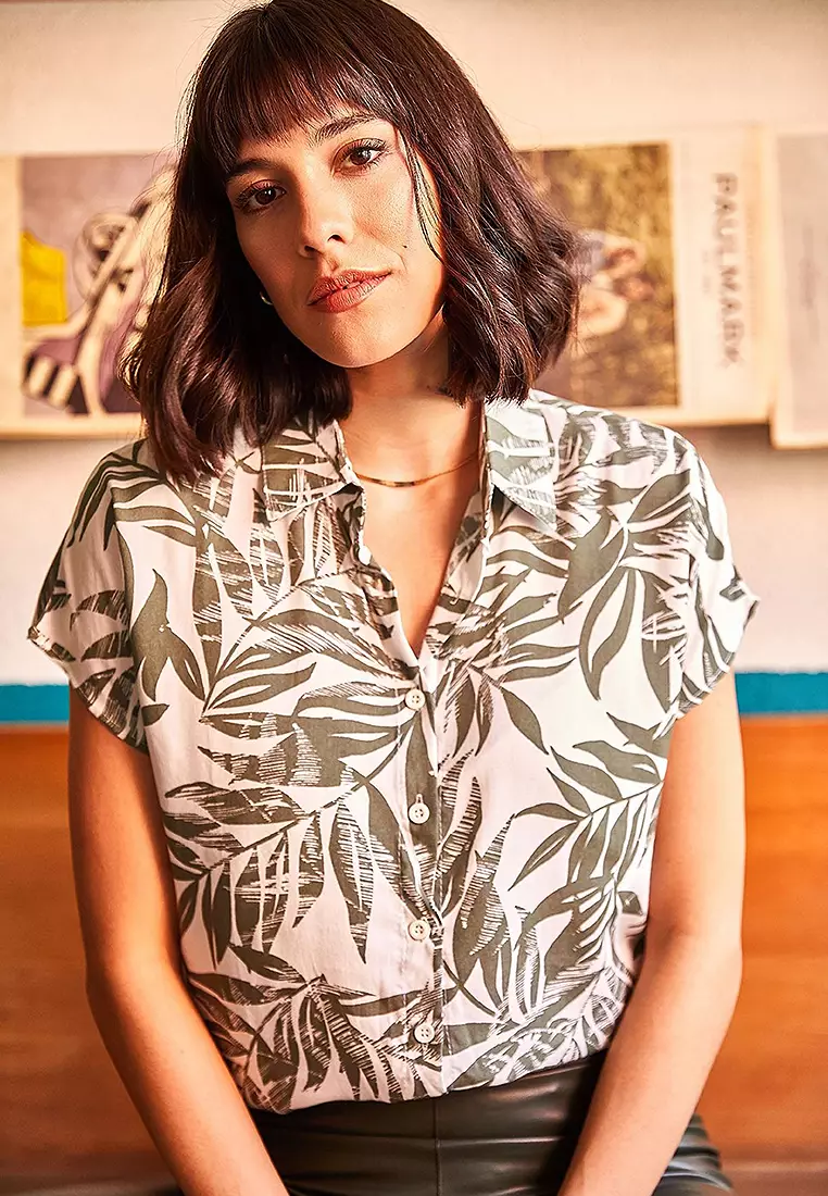 Leaf Tiny Floral Bat Shirt