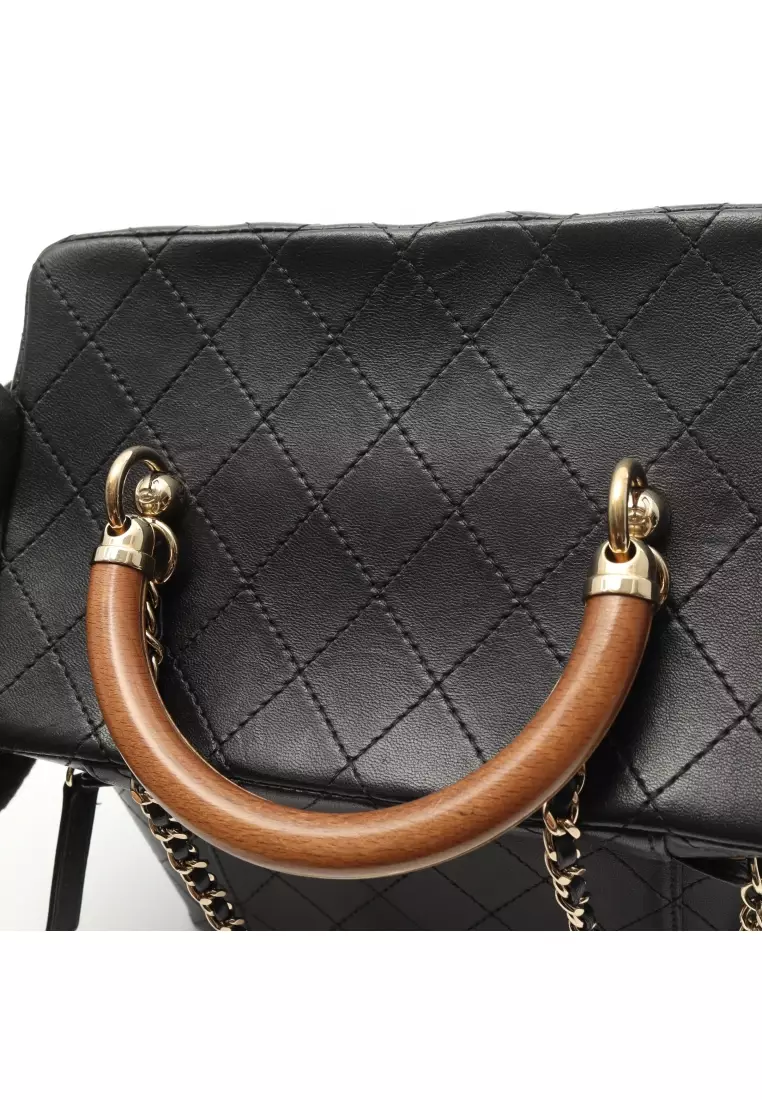 Pre-Loved Chanel matelasse vanity bag chain shoulder bag lambskin black gold hardware