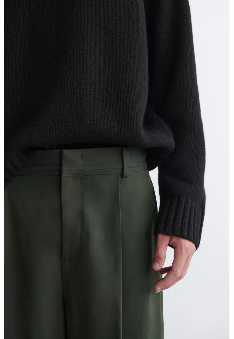 PLEATED WIDE-LEG TROUSERS