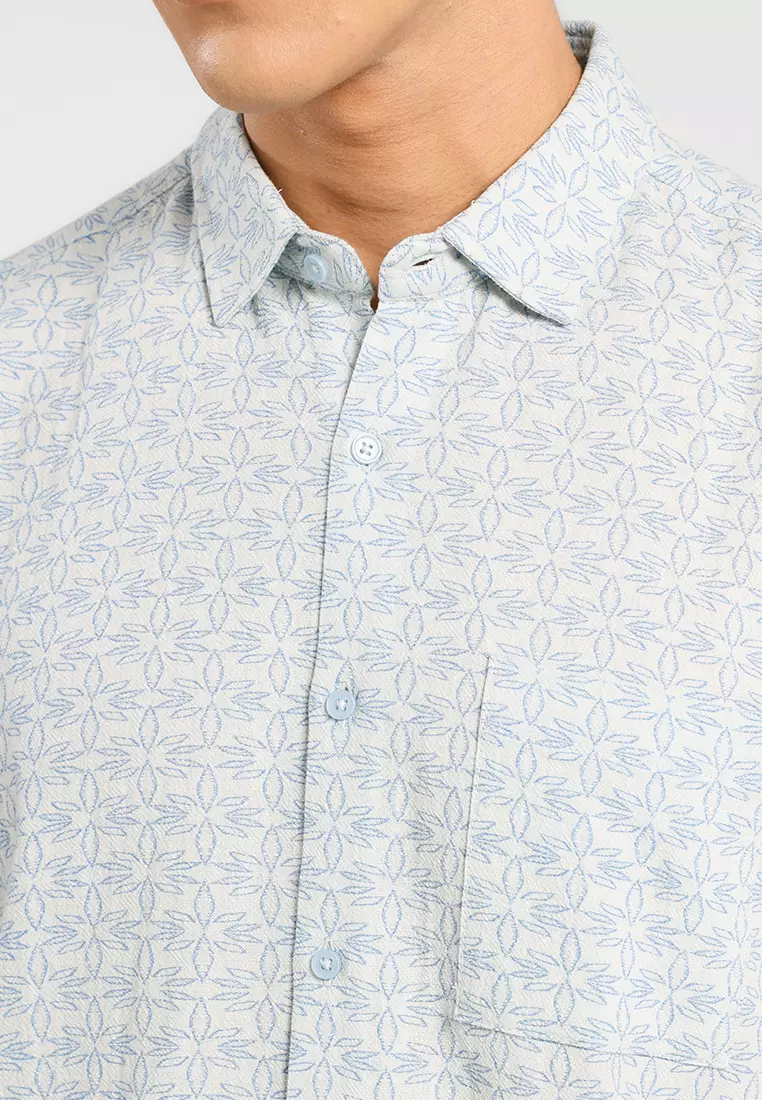MANZONE - Kemeja Dobby Lengan Pendek Pria Benedict Modern Fit - Light Blue Warna Blue_Light