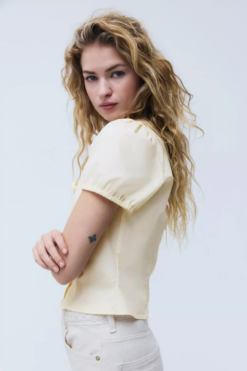 Puff-sleeved poplin blouse