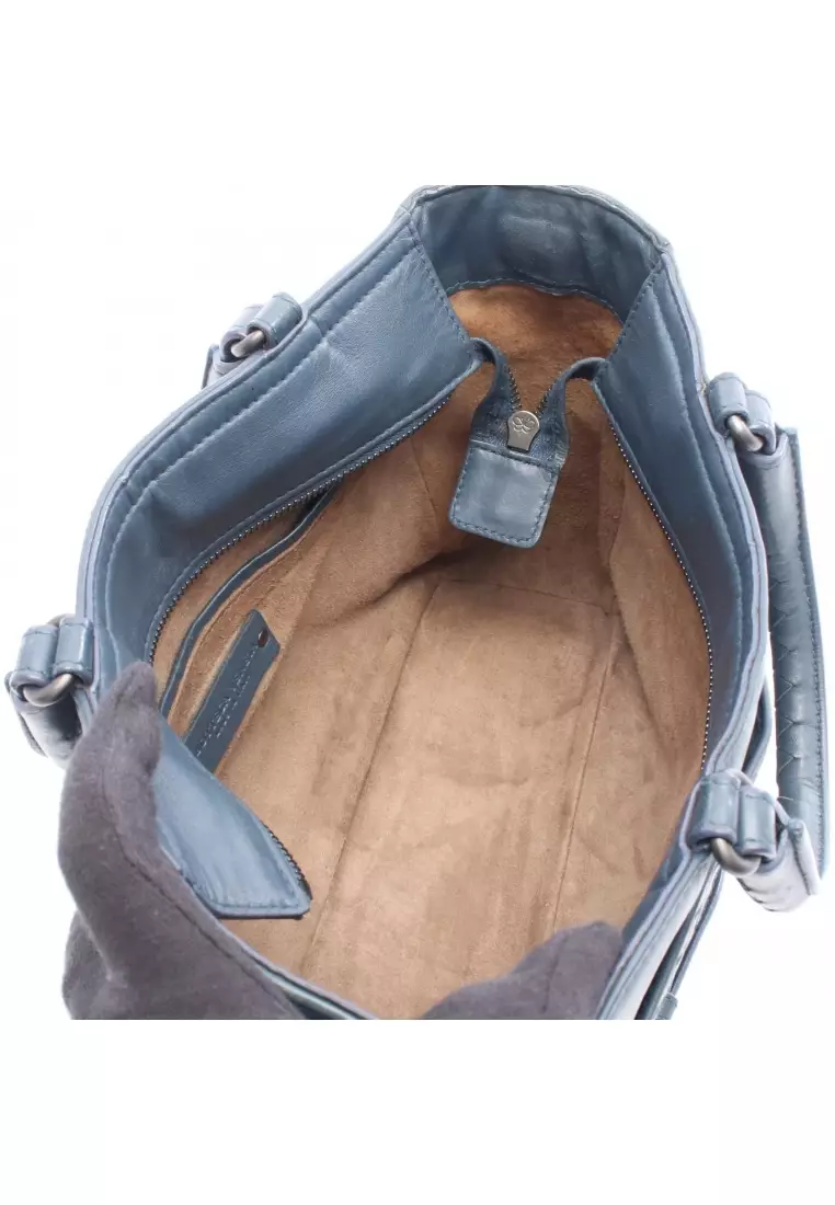 Pre-Loved BOTTEGA VENETA Intrecciato Handbag leather Navy 2WAY
