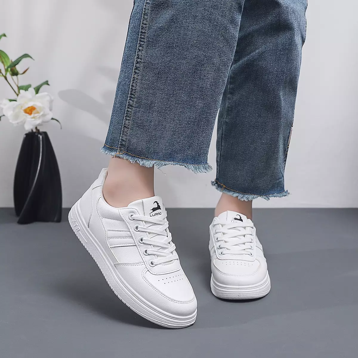 Sepatu Wanita Olahraga Sneakers Putih Cewek Ringan WL2410