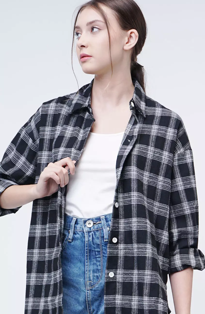 Kemeja Wanita Flanel Caitlyn Black Offwhite