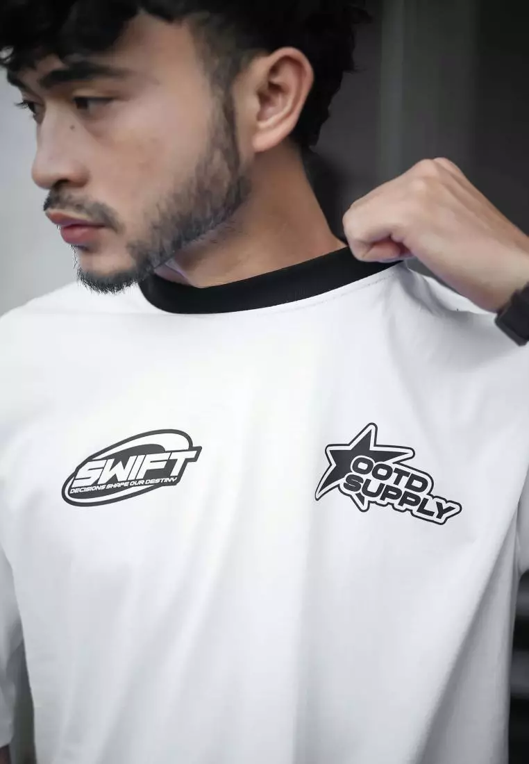 OOTDSUPPLY Oversized Strings Swift Black & White l T-shirt Oversize l Kaos Unisex OVZSR006