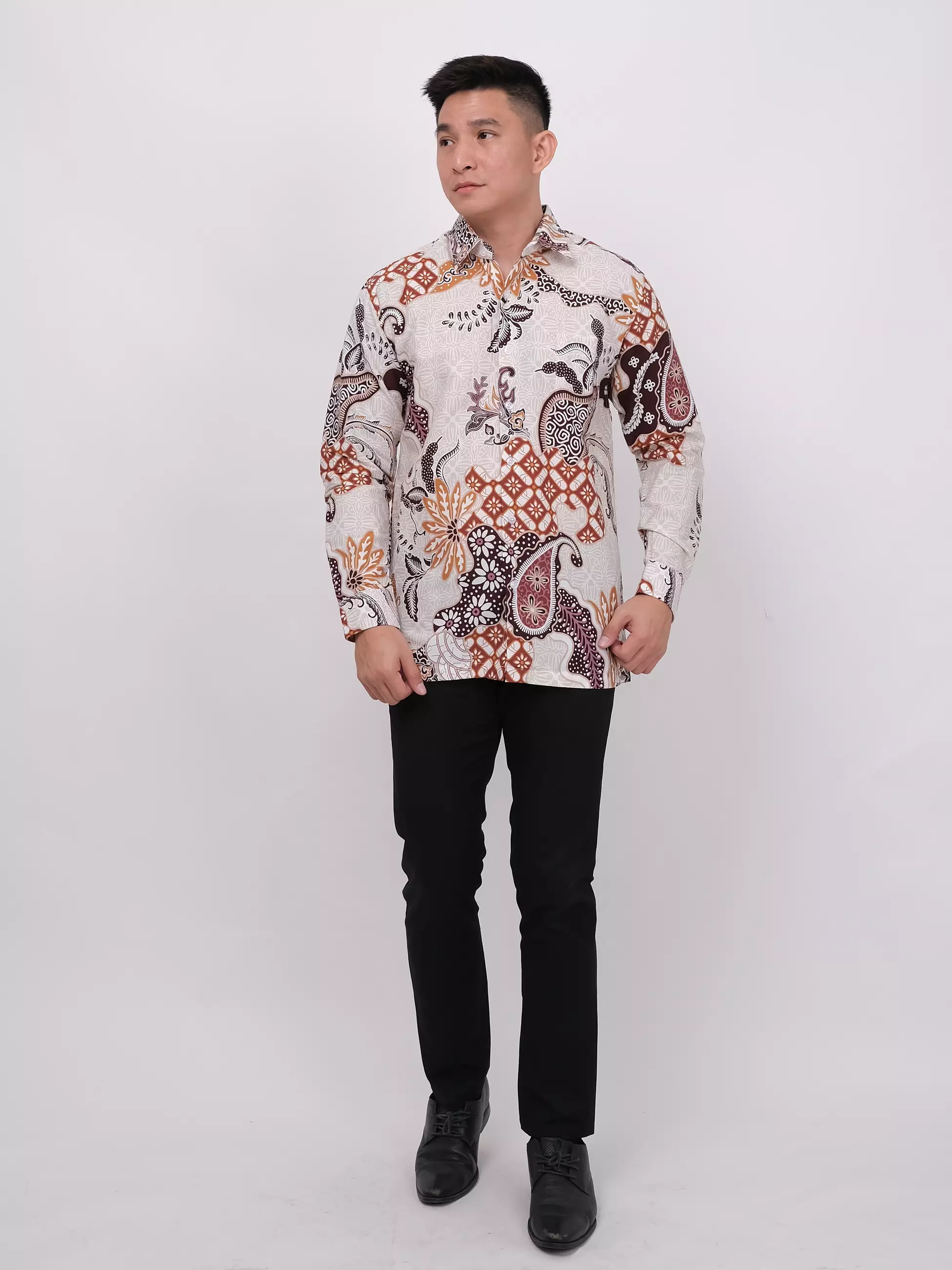 Kemeja Batik Lengan Panjang Krem Cokelat 16851