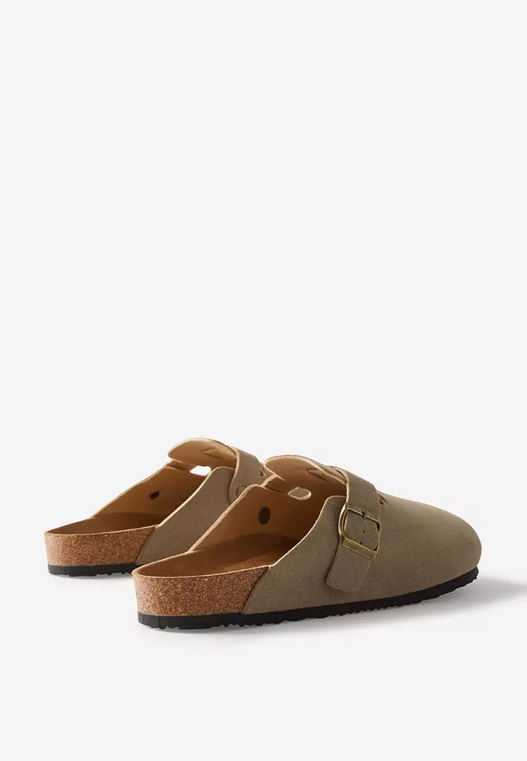 Closed Toe Buckle Slides
