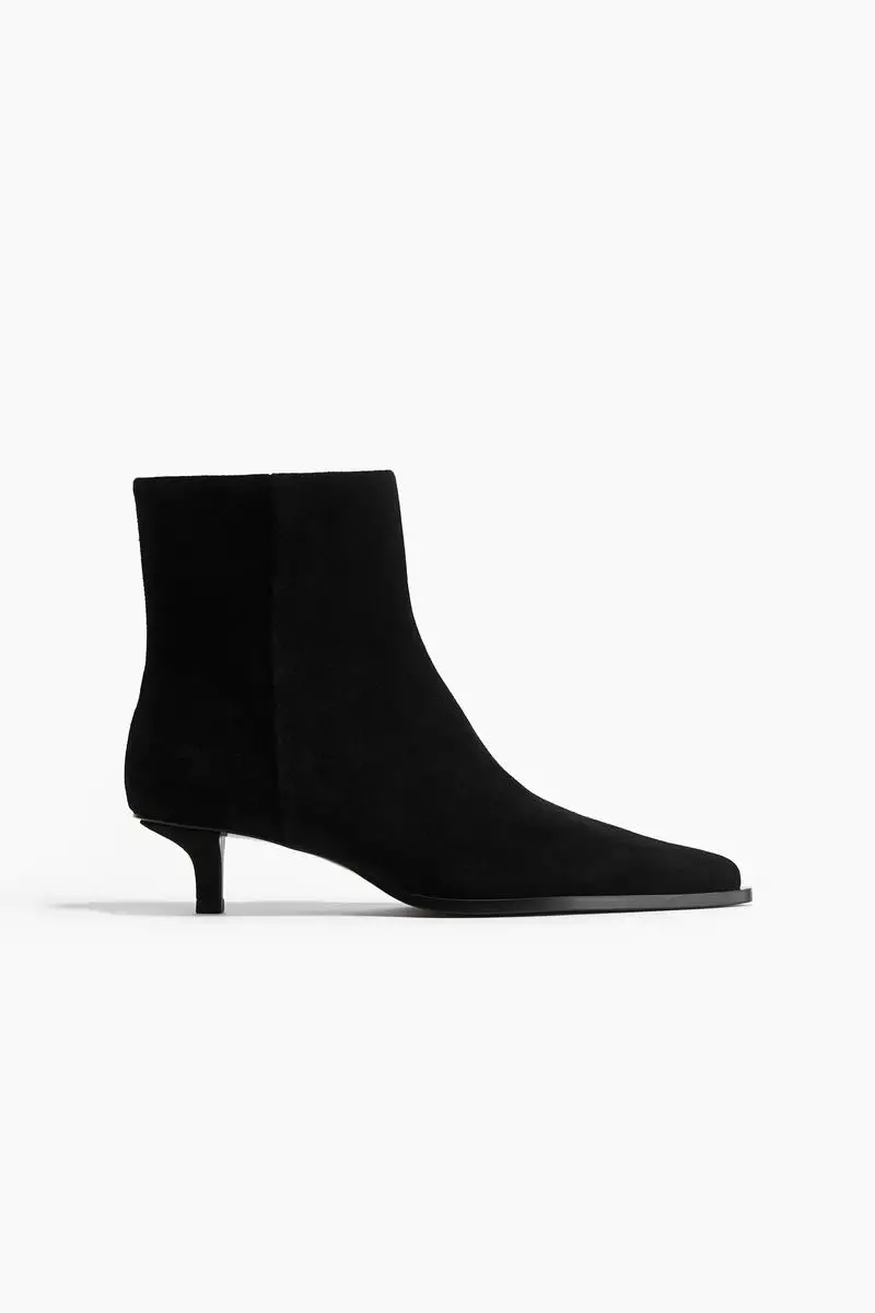 Discount on H&M  shoes - SKU: Pointed suede ankle boots