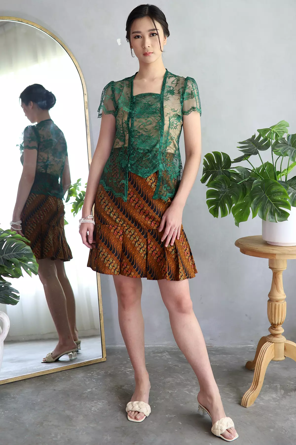 Sinok Hijau Daun Brukat Kebaya