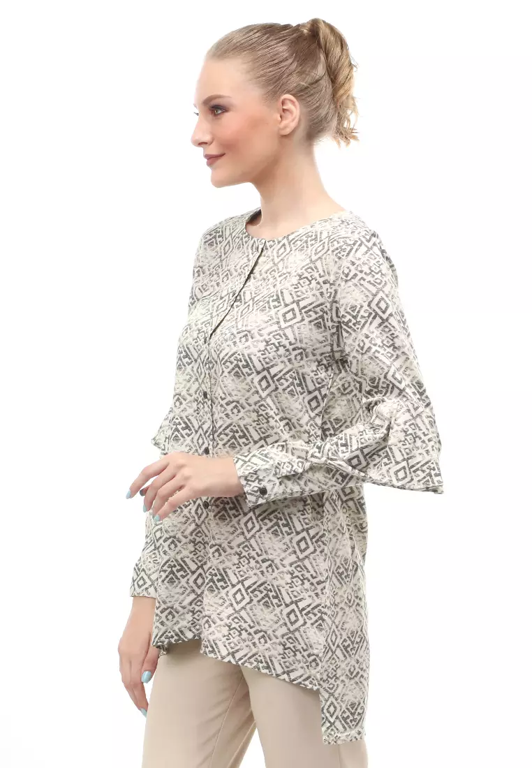 Blouse Motif Batik Lengan Ruffle Design Casual Atasan Wanita - Cream