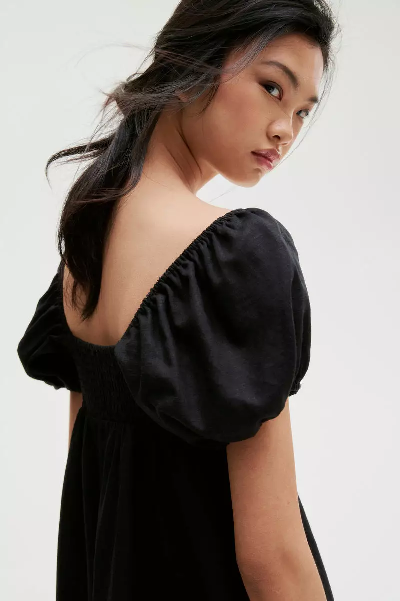 Puff-sleeved dress