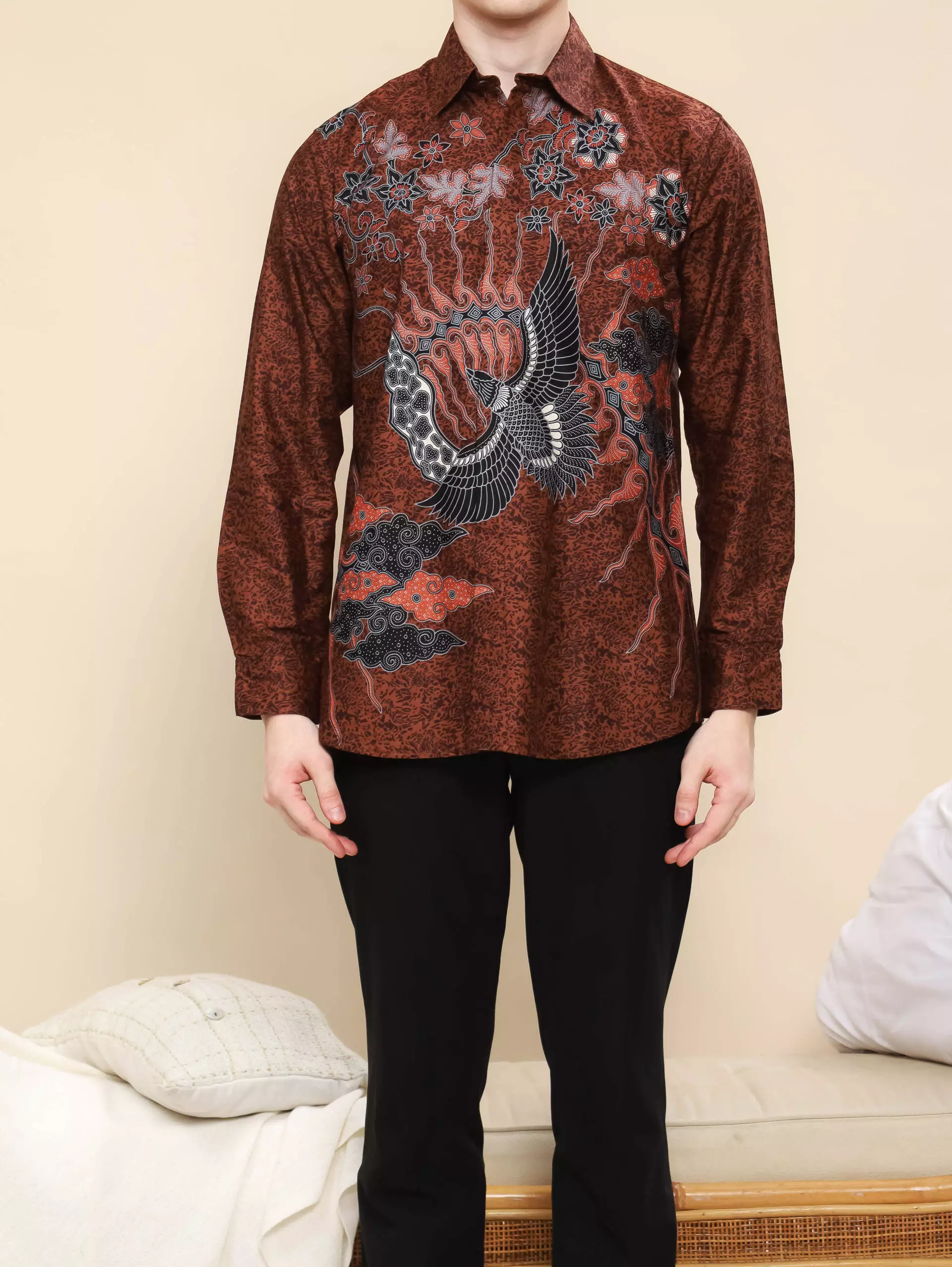 Priyanka Brown Kemeja Batik Slim Fit Pria Lengan Panjang Katun