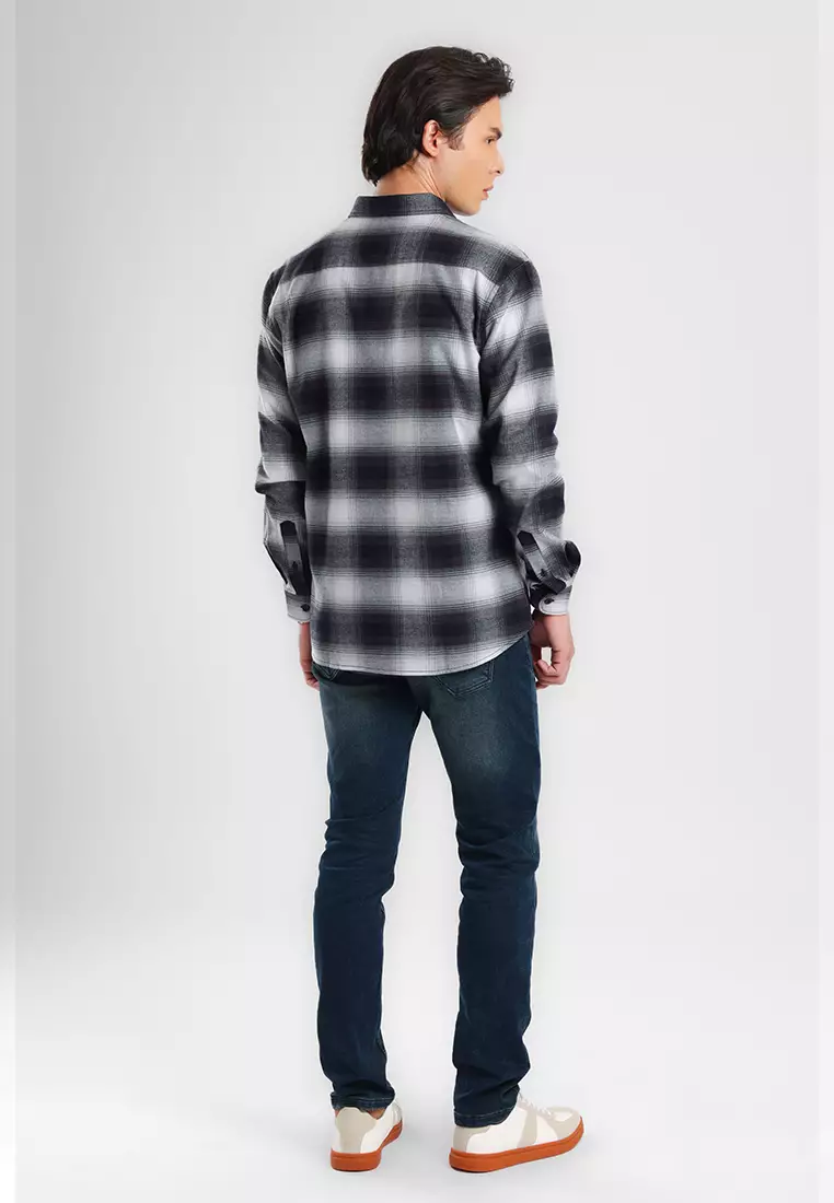 MANZONE - Kemeja Lengan Panjang Pria Cassius 01 Comfort Fit - Dark Grey Warna Grey_Dark