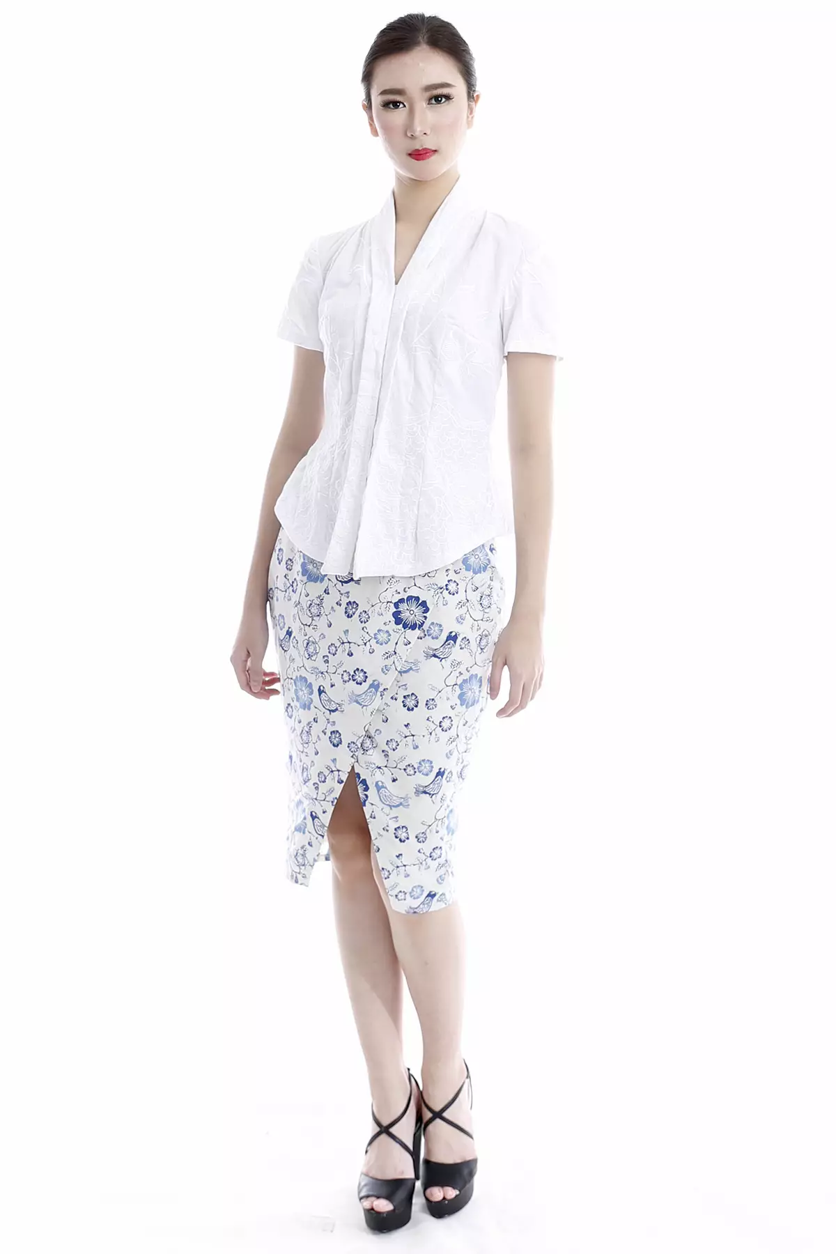 Kuncup Teratai Putih Kebaya