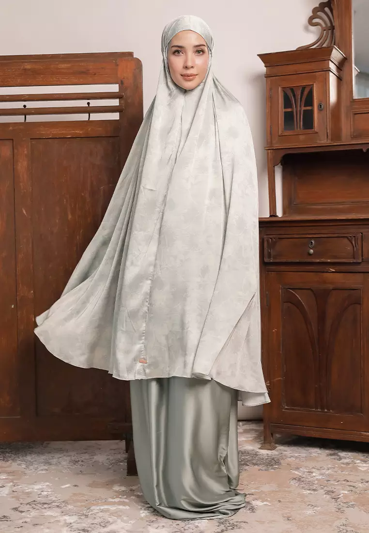 Lesti Prayer Set in Green Chrysant (Lozy x Lesti Kejora)