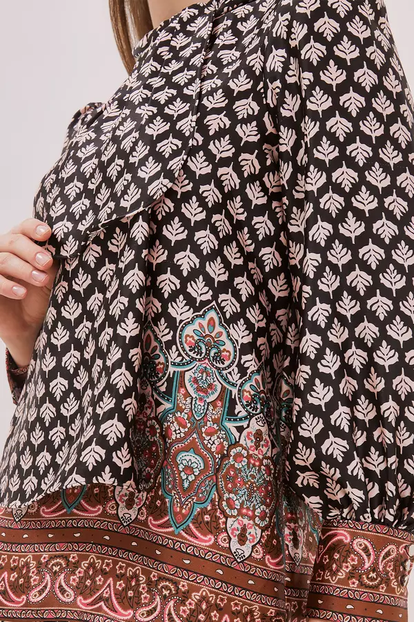 MINIMAL - Donna - Blus Motif Bunga Kerah Payet - Brown Warna Brown