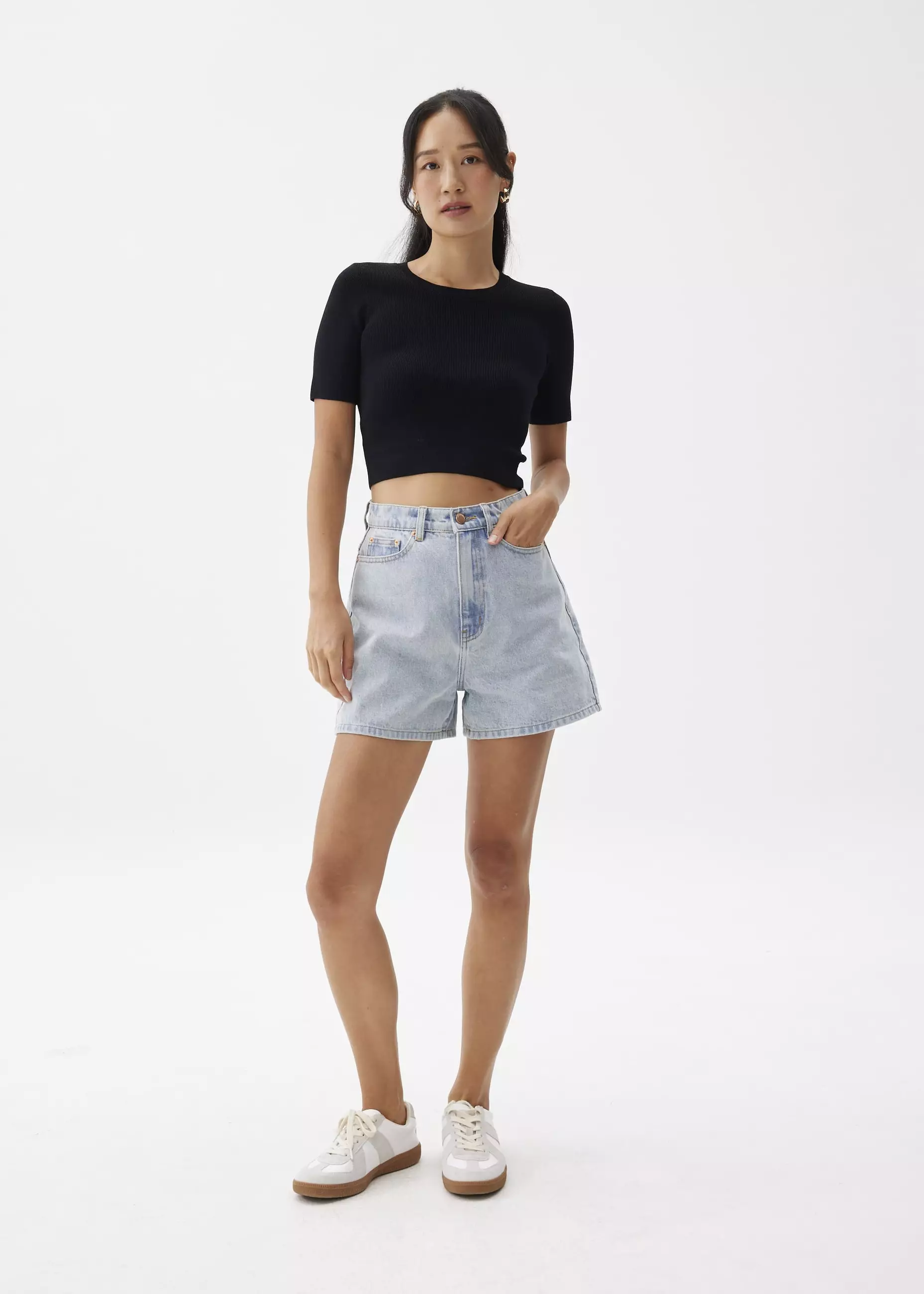 Celana Pendek Wanita - Yuki Classic Denim Shorts