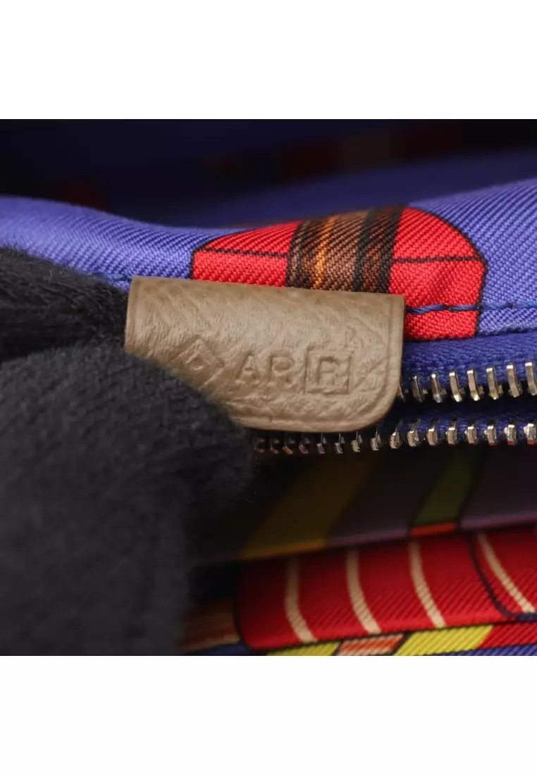 Pre-Loved Hermès Azap Compact silk in Etoupe round zipper wallet Veau epsom Gray brown silver hardware □ R stamp