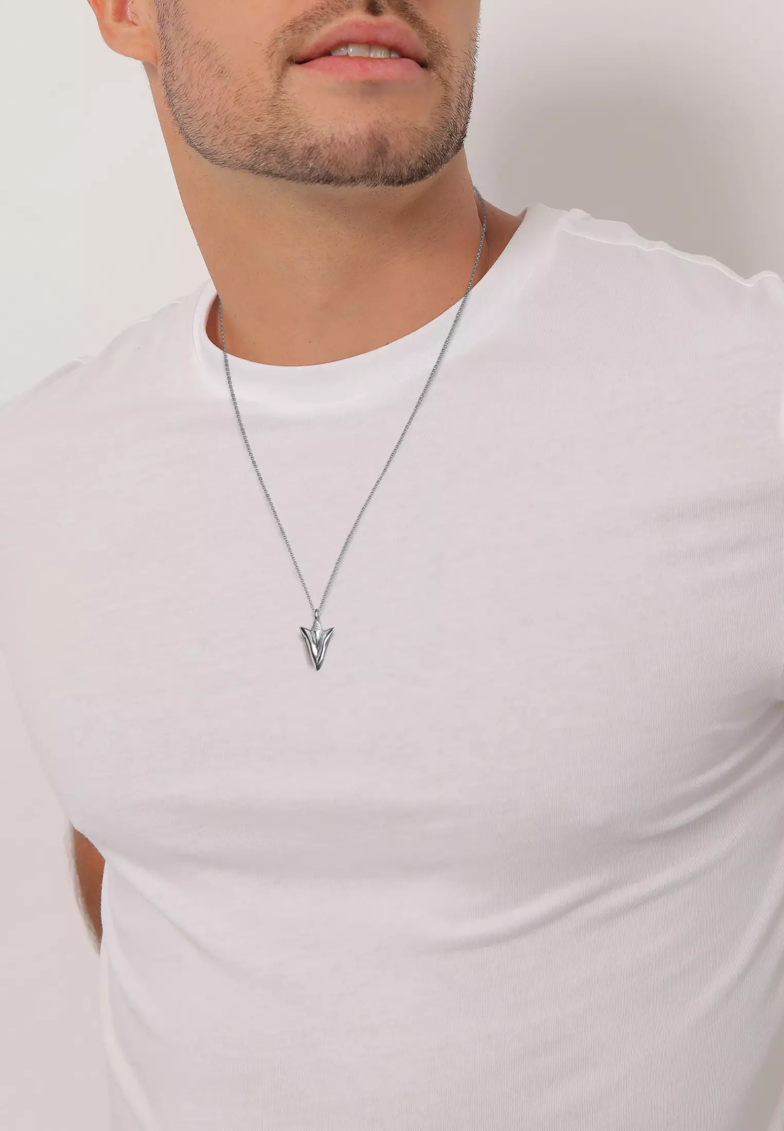 Mens hot sale arrow pendant