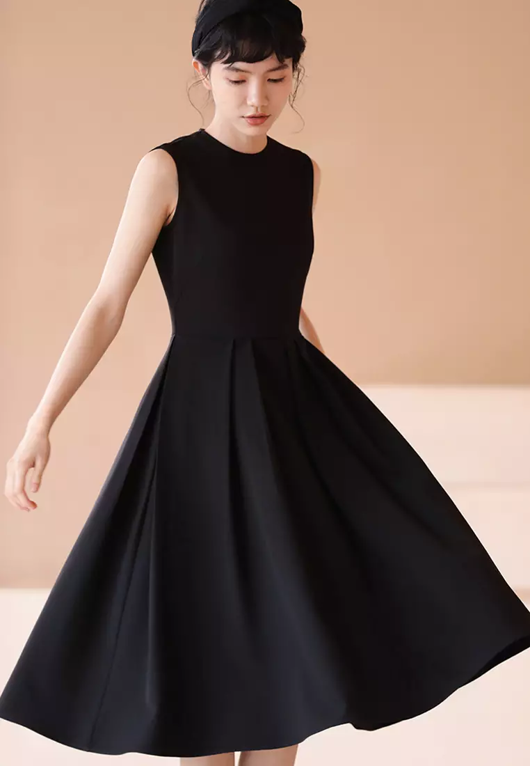Sleeveless black cocktail dress discount
