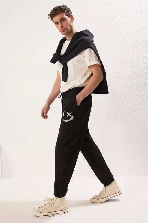 Black Oversize/Wide Cut Elastic Leg Smiley Face Printed Jogger Sweatpants TMNSS22EA0119