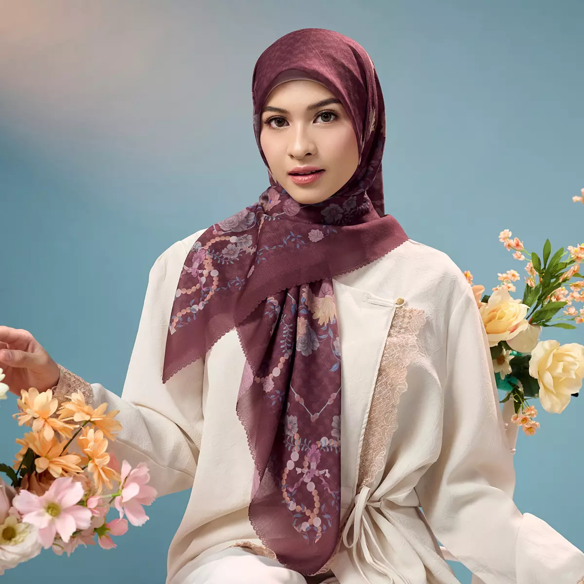 [INCLUDE HARD BOX] ZM Zaskia Mecca - Scarf Bunga Pertiwi Edisi Dewi Sartika Maroon | Material Voal Alaska Premium | Hijab Motif Segi Empat