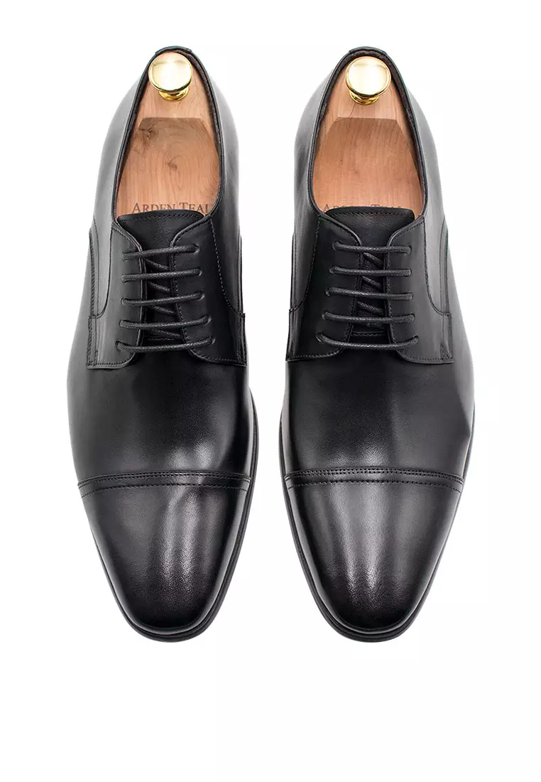 Caleta Straight Cap Black Derby