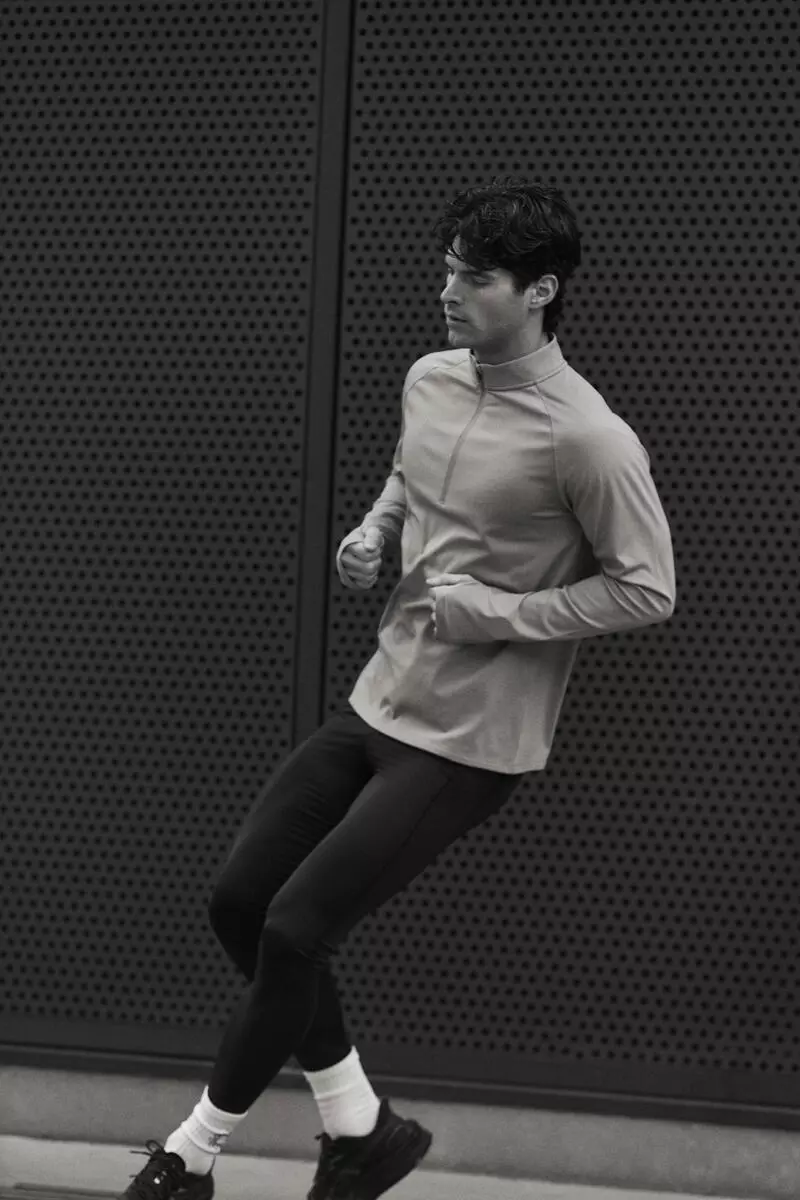Pocket-detail running tights with DryMove™