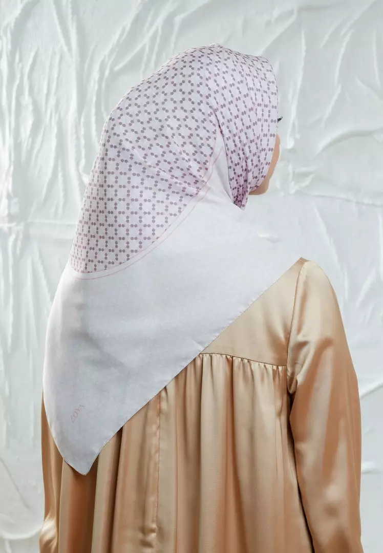 AMARAN Scarf Cream - Kerudung Hijab Segiempat Motif With Pouch - Bahan Poly Fine - Ukuran 110x110