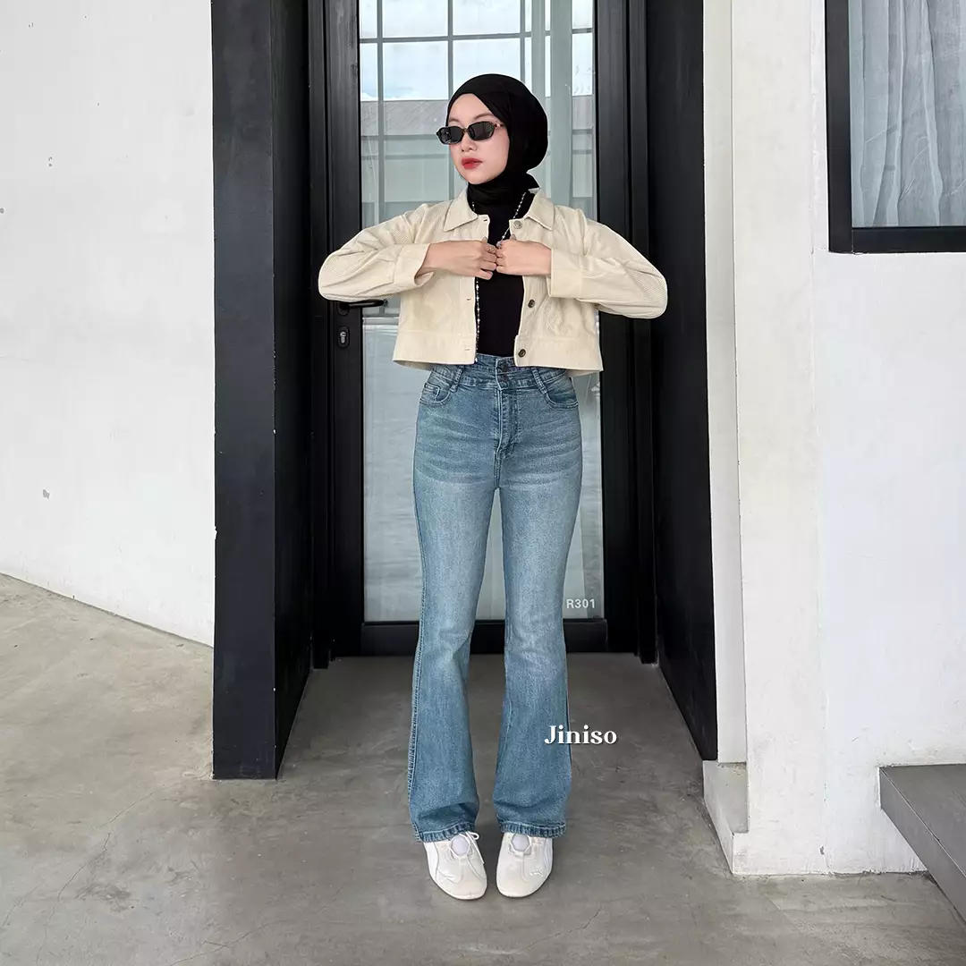 Petite Highwaist Stretch Cutbray Jeans 123 NOIR