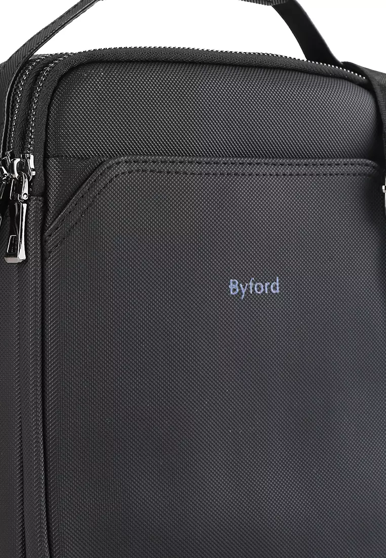 Tas Selempang Pinggang Dengan Desain Dark Tone Untuk Urban Masculine Look