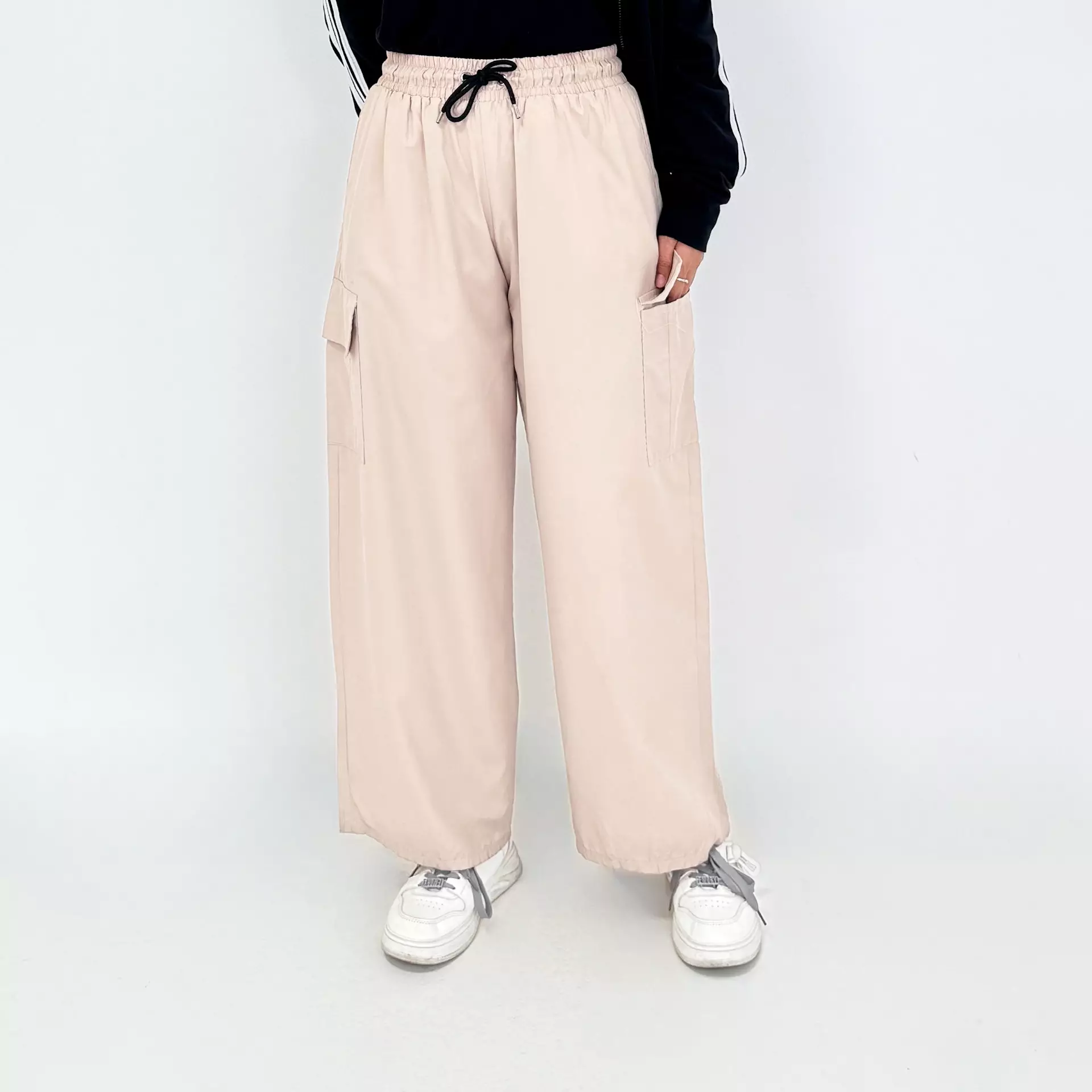 Set Sporty Cargo Alia HITAM KREM Setelan Olahraga Jacket