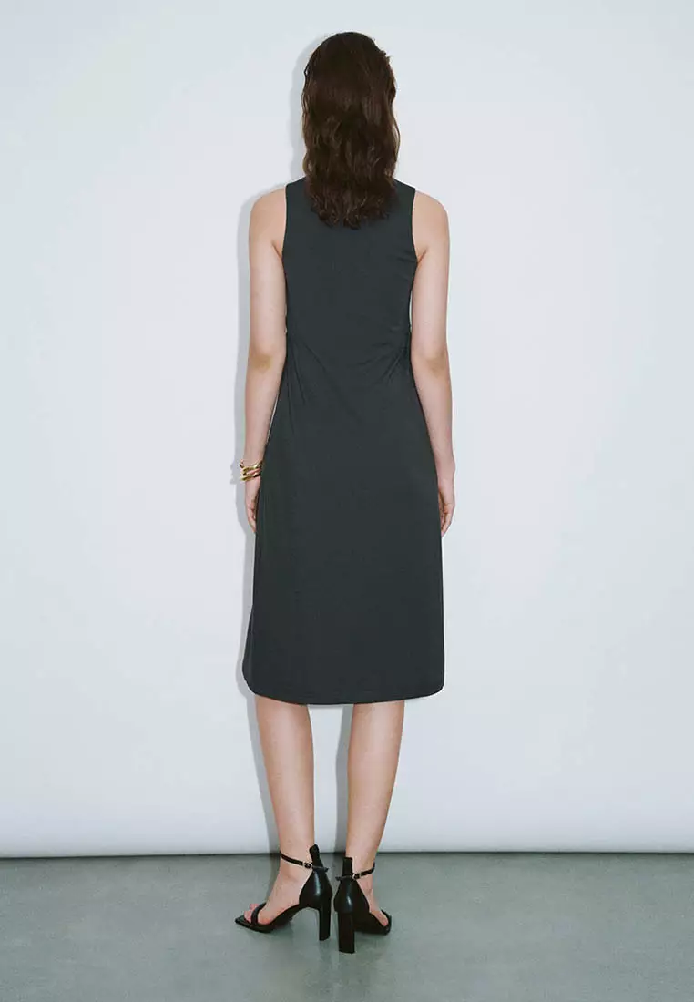 ワンピース URBAN REVIVO SLEEVELESS STRAIGHT DRESS Buy URBAN REVIVO Sleeveless Crew Neck Straight Dress 2025