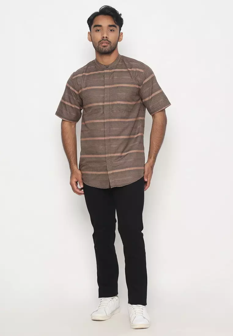 POLICE Kemeja Koko Salur Krah Shanghai Coklat Tua Regular Fit Pria