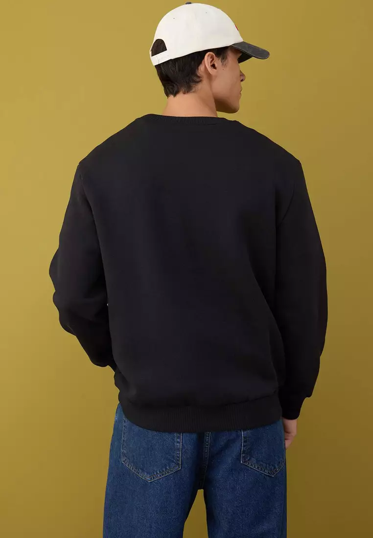 Black Regular Cut Crew Neck Thick/Inside Raised Sweatshirt