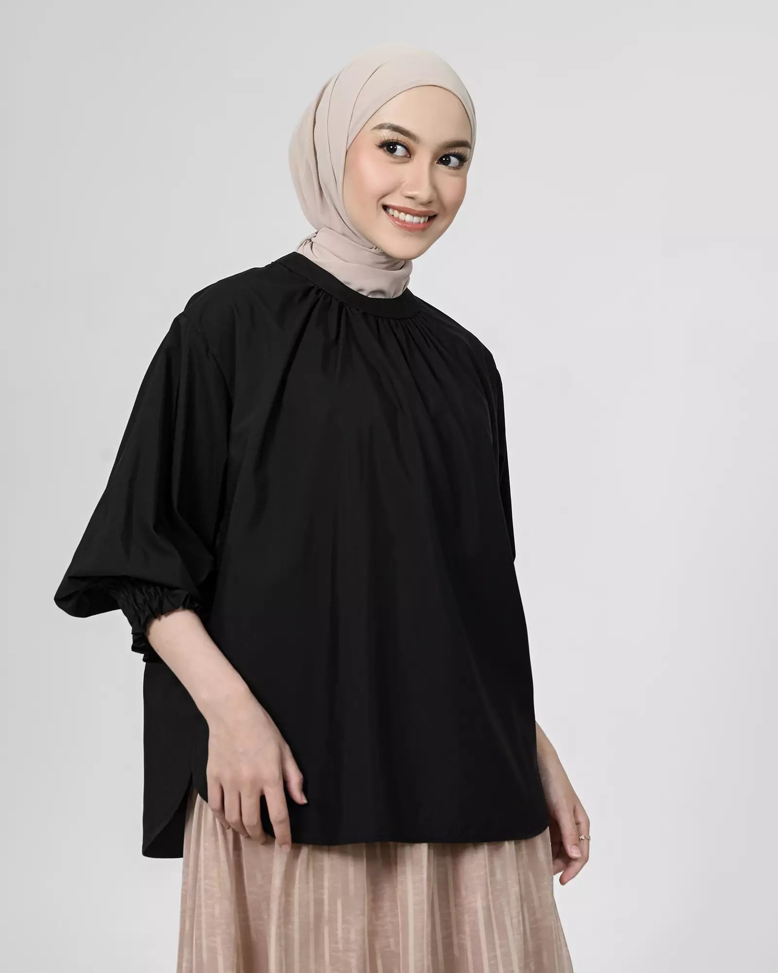 Geulis.id ALLECA BLOUSE - BLACK