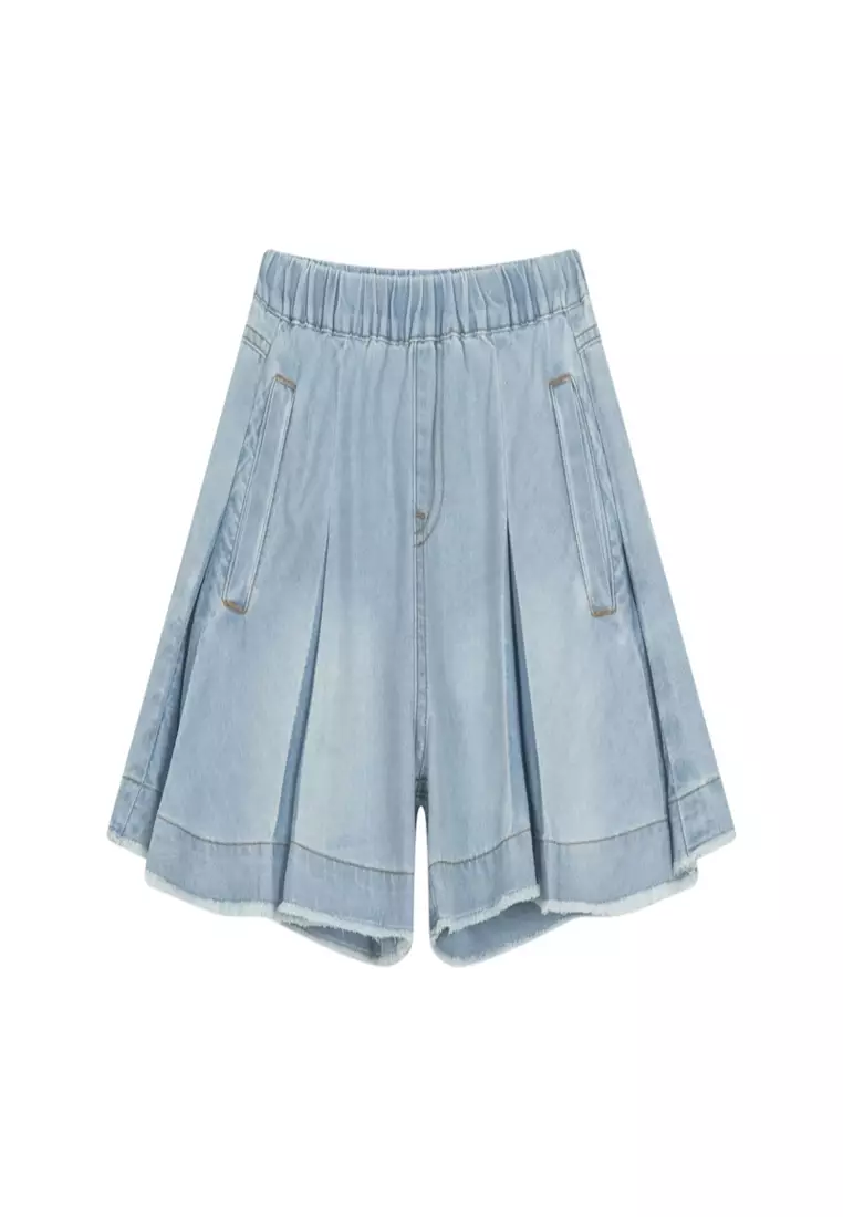 Apple Stitched Pocket Denim Short With Unfinished Bottom