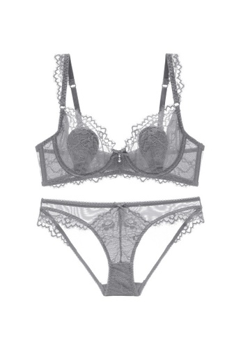 W.Excellence grey Premium Gray Lace Lingerie Set (Bra and Underwear) 56F81US2519BE0GS_1