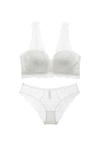 W.Excellence white Premium White Lace Lingerie Set (Bra and Underwear) DF238US617A362GS_1