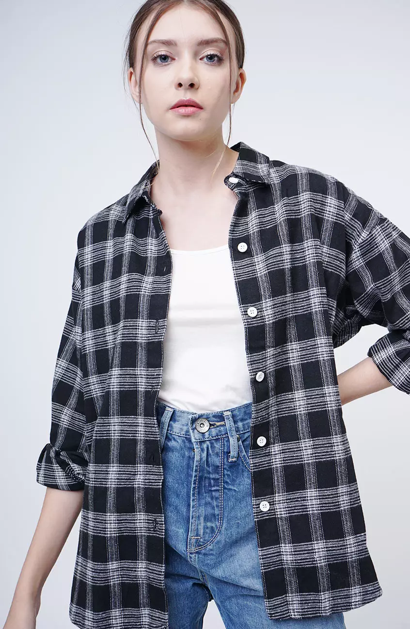 Kemeja Wanita Flanel Caitlyn Black Offwhite