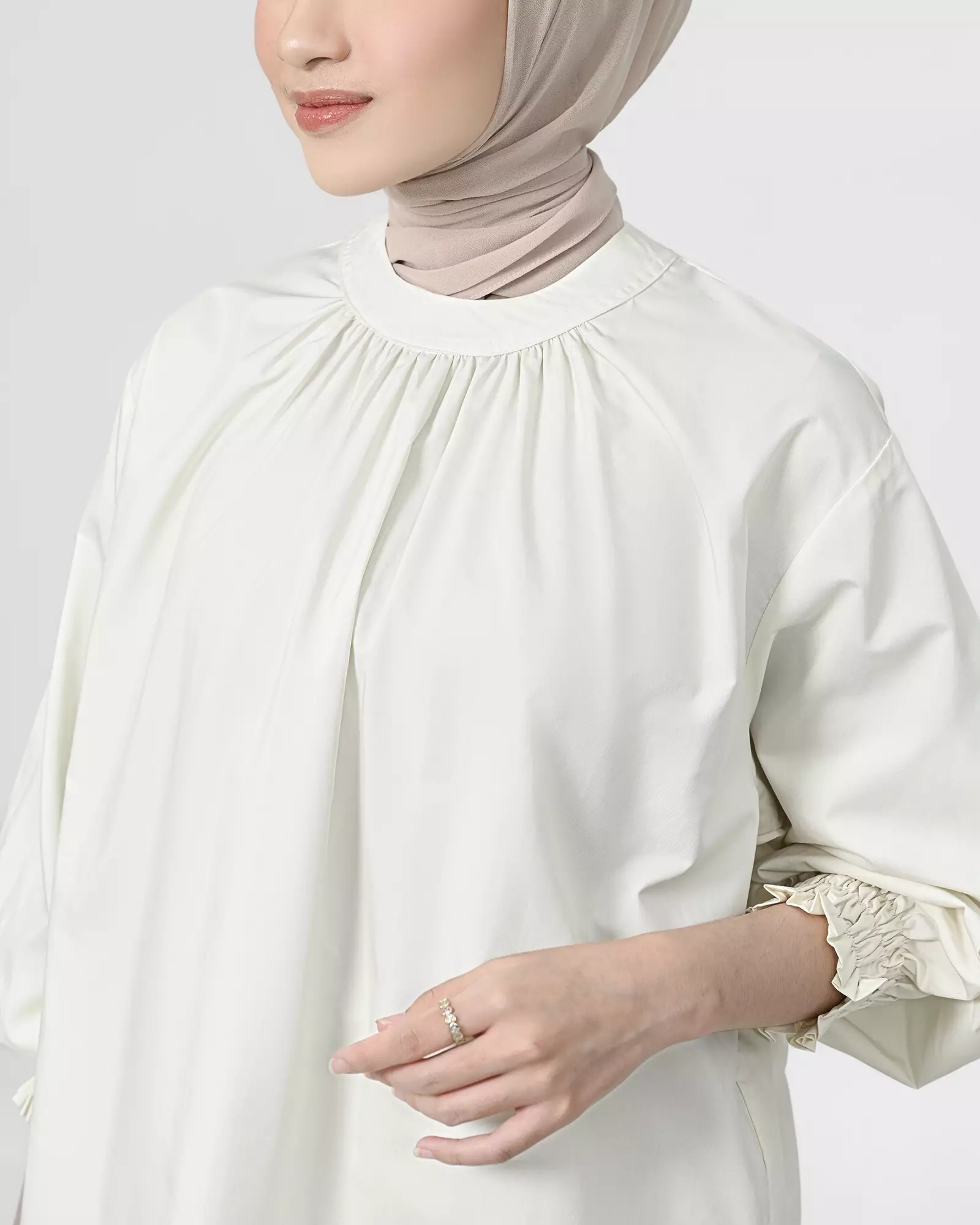 Geulis.id ALLECA BLOUSE - IVORY