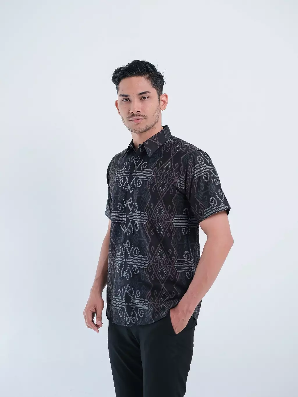 Vistara Black Kemeja Pria  Pendek Slim Fit