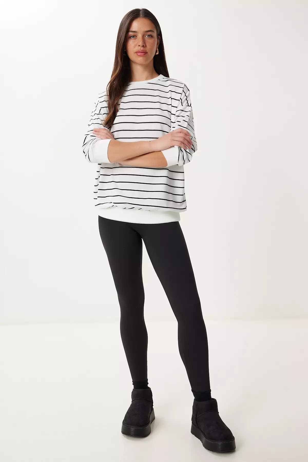 Women's White Black Striped Oversize Knitted Sweatshirt Zv00339