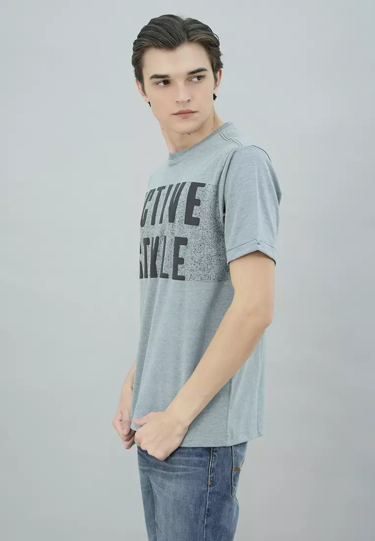 Johnwin - Kaos Casual - Motif Sablon - Biru - Slim Fit - ATS.622.K482.01.C-S/S