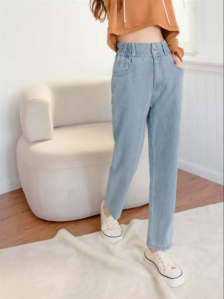 Elastic waist straight leg jeans discount