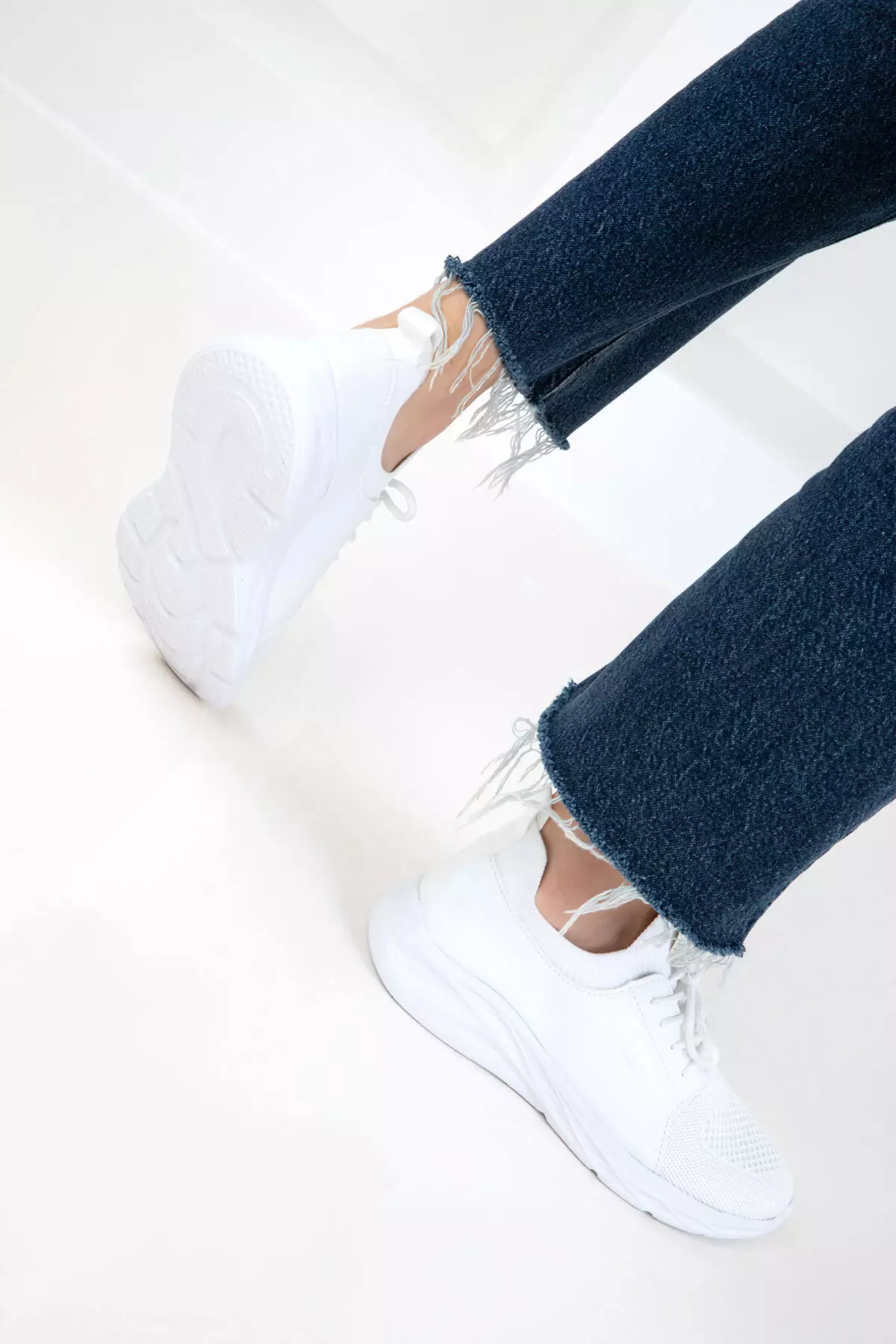 White Unisex Sneaker 20678