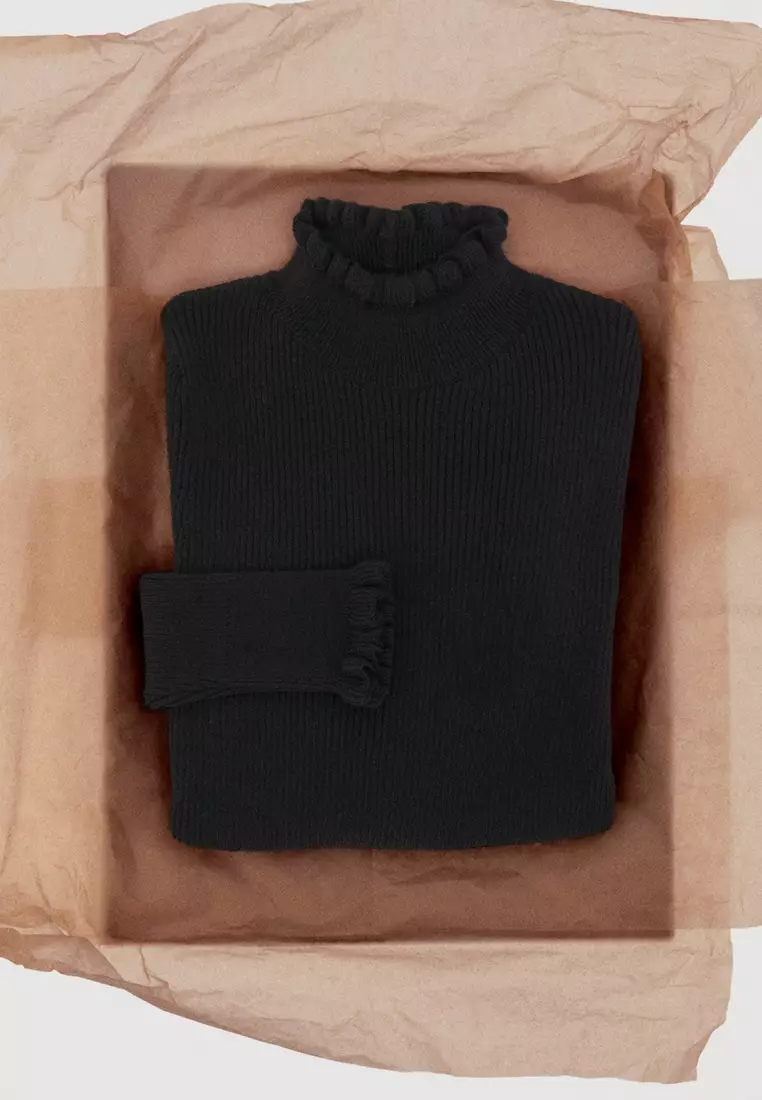 Scalloped Edges Sweater