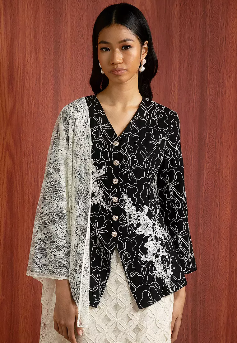 HANI EMBROIDERY KEBAYA SET WITH SHAWL