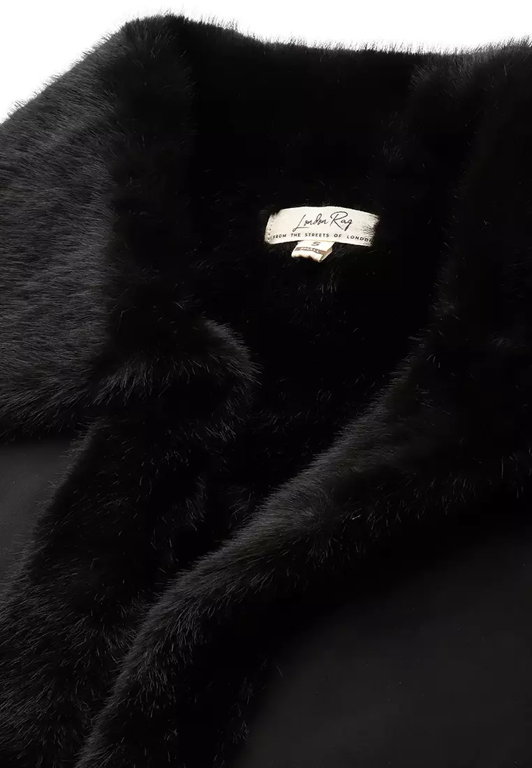 Jaket Bulu Palsu Warna Hitam