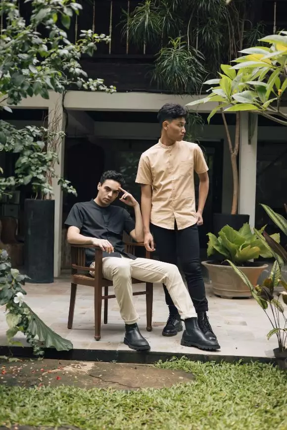 RBJ Kemeja Polos Koko Krah Shanghai Cream Regular Fit Pria